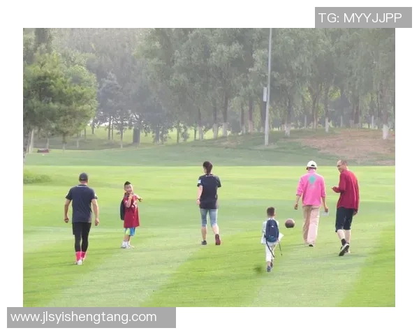 高尔夫与足球明星的精彩对决与名字全解析