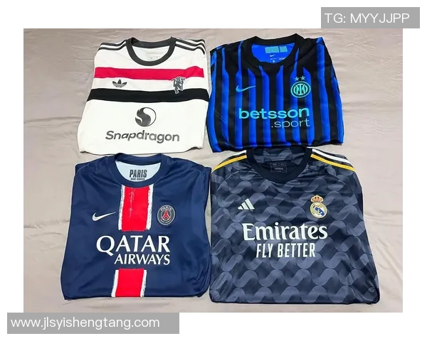 时尚与运动结合足球球衣搭配日常穿搭灵感分享