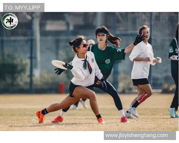 飞盘战术解析：深入探讨北京飞盘队的进攻策略与团队配合技巧